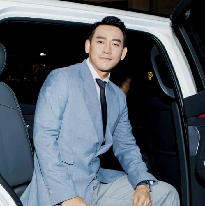 Thiếu tá quân y trong "Mưa đỏ": Nam thần đình đám showbiz Việt U50 chưa lấy vợ vì lý do đặc biệt- Ảnh 2. Thiếu tá quân y trong "Mưa đỏ": Nam thần đình đám showbiz Việt U50 chưa lấy vợ vì lý do đặc biệt- Ảnh 2.