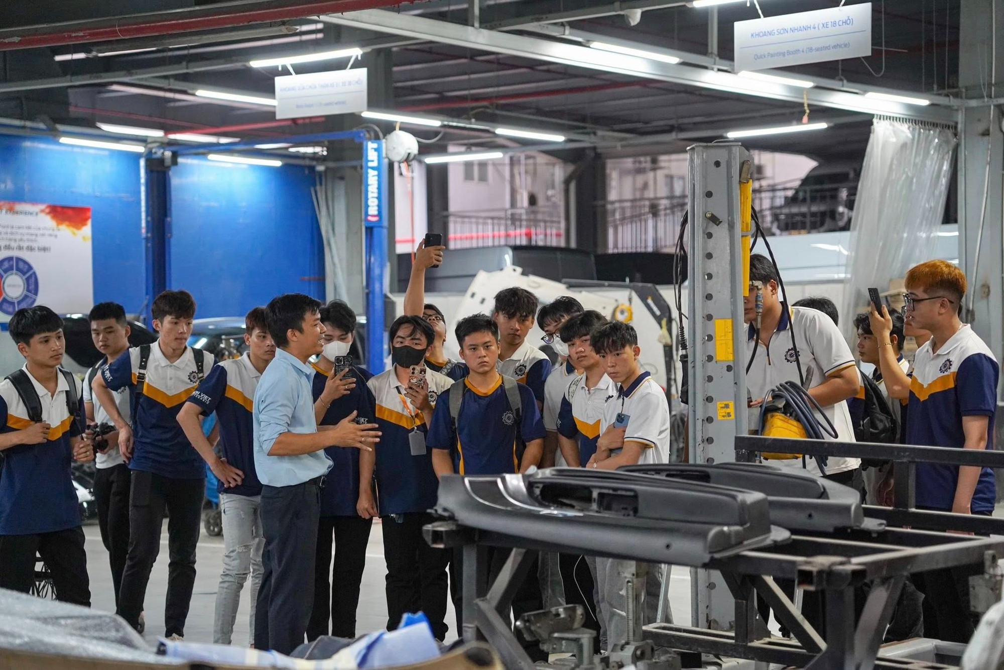 Đã trúng tuyển đại học, nhiều thí sinh bất ngờ chuyển hướng học cao đẳng- Ảnh 2. Đã trúng tuyển đại học, nhiều thí sinh bất ngờ chuyển hướng học cao đẳng- Ảnh 2.