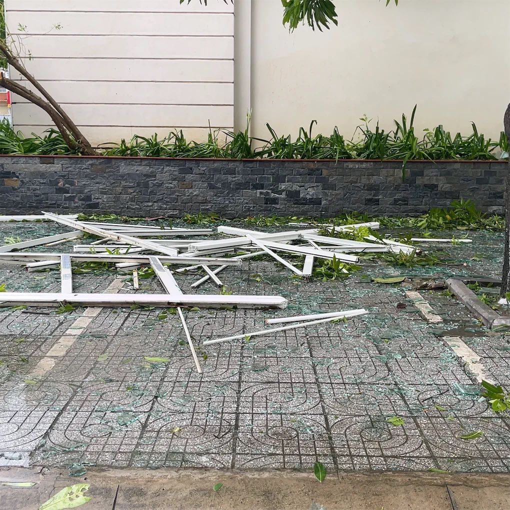 Khung cảnh khó tin tại các trường học ở miền Trung sau bão số 5: Sắp năm học mới rồi, mong mọi thứ sớm ổn định!- Ảnh 2.