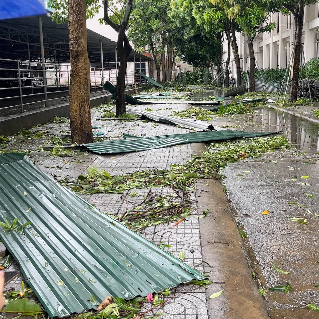 Khung cảnh khó tin tại các trường học ở miền Trung sau bão số 5: Sắp năm học mới rồi, mong mọi thứ sớm ổn định!- Ảnh 6.