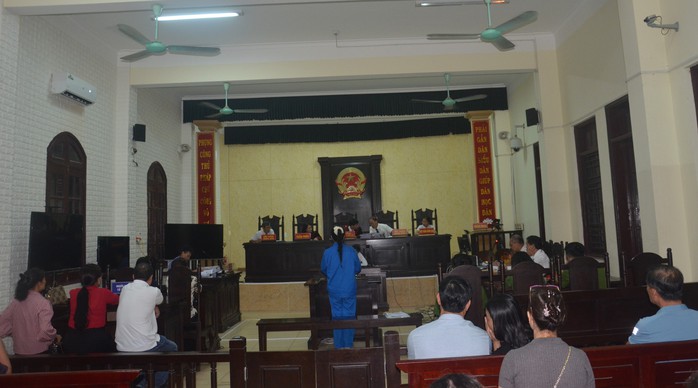 Nữ nhân viên ngân hàng Nguyễn Hà Linh bị tuyên phạt hơn 13 năm tù- Ảnh 2. Nữ nhân viên ngân hàng Nguyễn Hà Linh bị tuyên phạt hơn 13 năm tù- Ảnh 2.