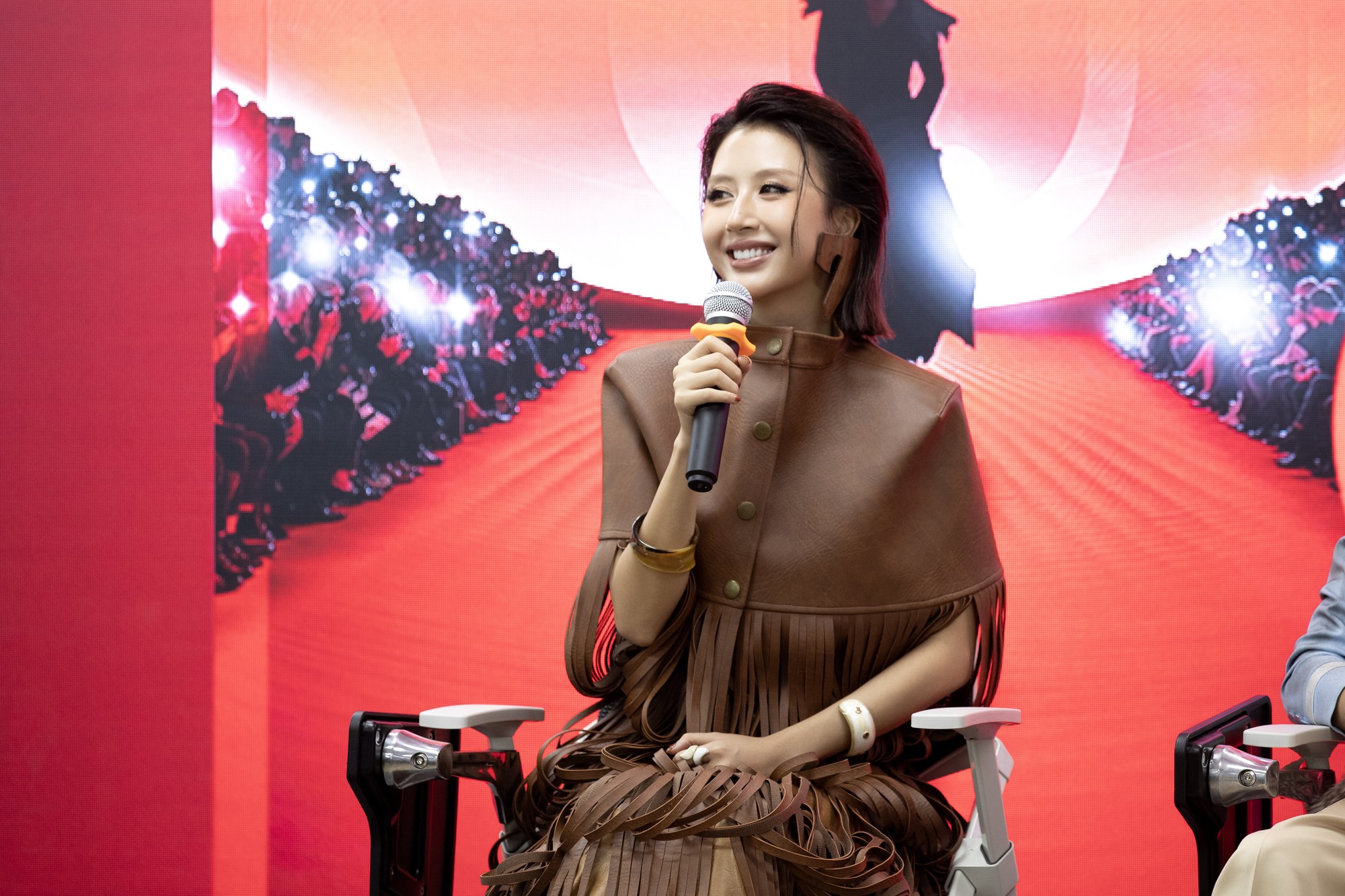 Hậu “Em Xinh Say Hi”, Quỳnh Anh Shyn tái xuất với vai trò mới tại sân chơi kết hợp thời trang và công nghệ, hứa hẹn gây sốt- Ảnh 2.