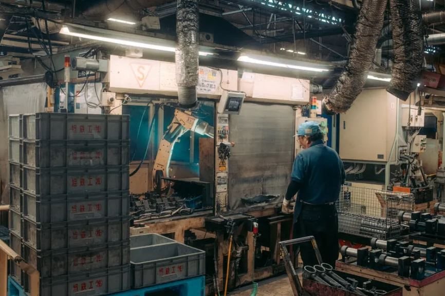 'Xương sống' chuỗi cung ứng ô tô toàn cầu tại một quốc gia châu Á lao đao: Hàng triệu lao động bị ảnh hưởng, doanh nghiệp nhỏ ít nguồn lực không thể thích nghi- Ảnh 2.