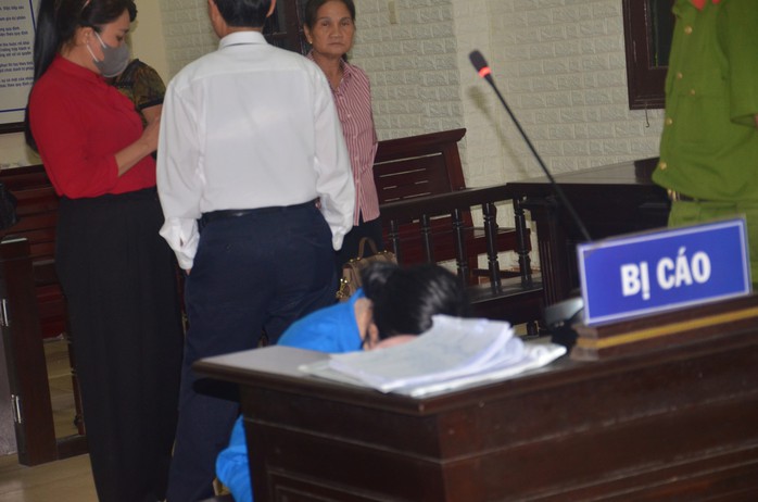 Nữ nhân viên ngân hàng Nguyễn Hà Linh bị tuyên phạt hơn 13 năm tù- Ảnh 3. Nữ nhân viên ngân hàng Nguyễn Hà Linh bị tuyên phạt hơn 13 năm tù- Ảnh 3.