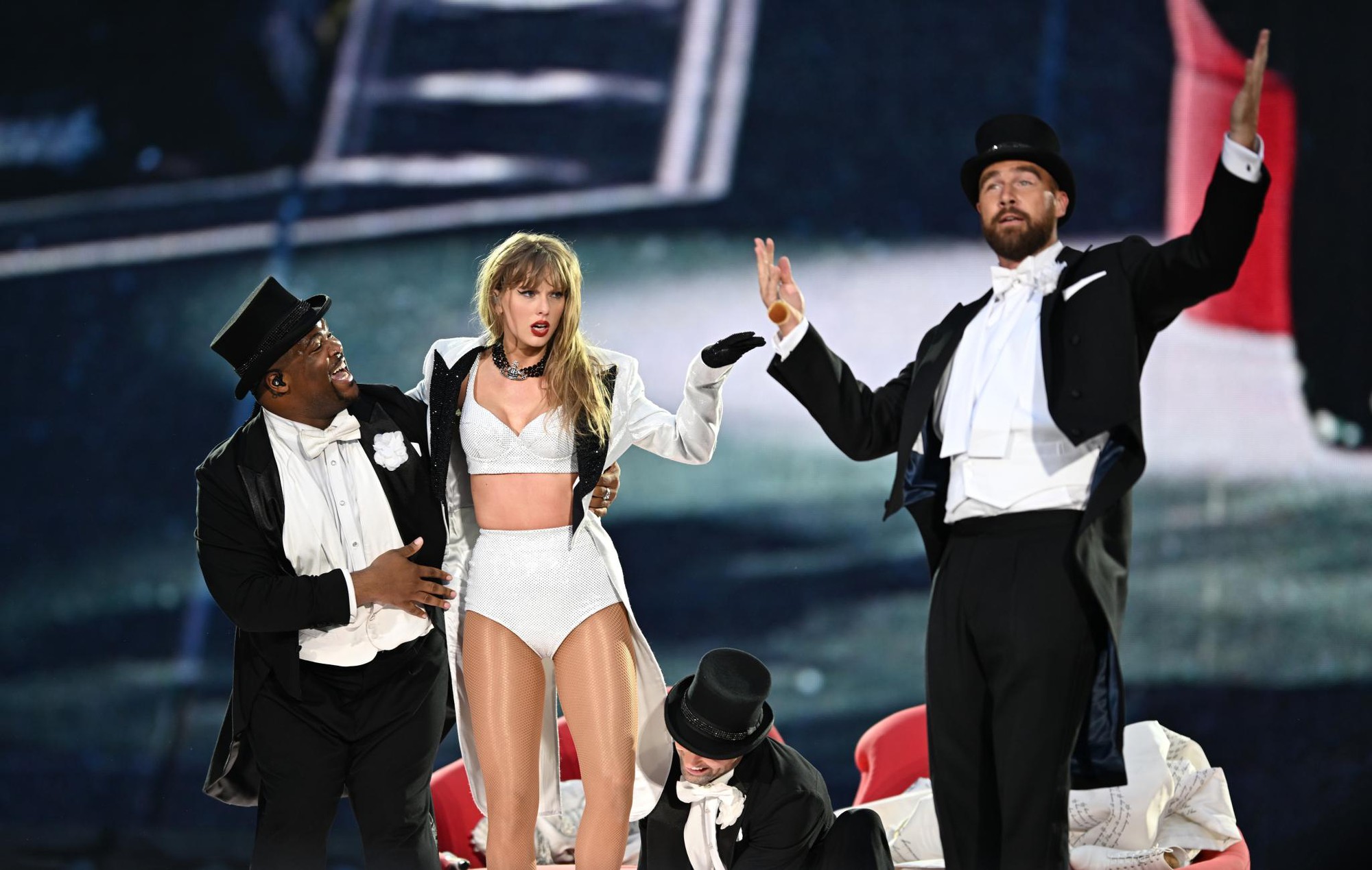 Ảnh: Toàn bộ dòng thời gian hẹn hò lãng mạn của Taylor Swift và Travis Kelce trước màn đính hôn bùng nổ cõi mạng- Ảnh 30. Ảnh: Toàn bộ dòng thời gian hẹn hò lãng mạn của Taylor Swift và Travis Kelce trước màn đính hôn bùng nổ cõi mạng- Ảnh 30.