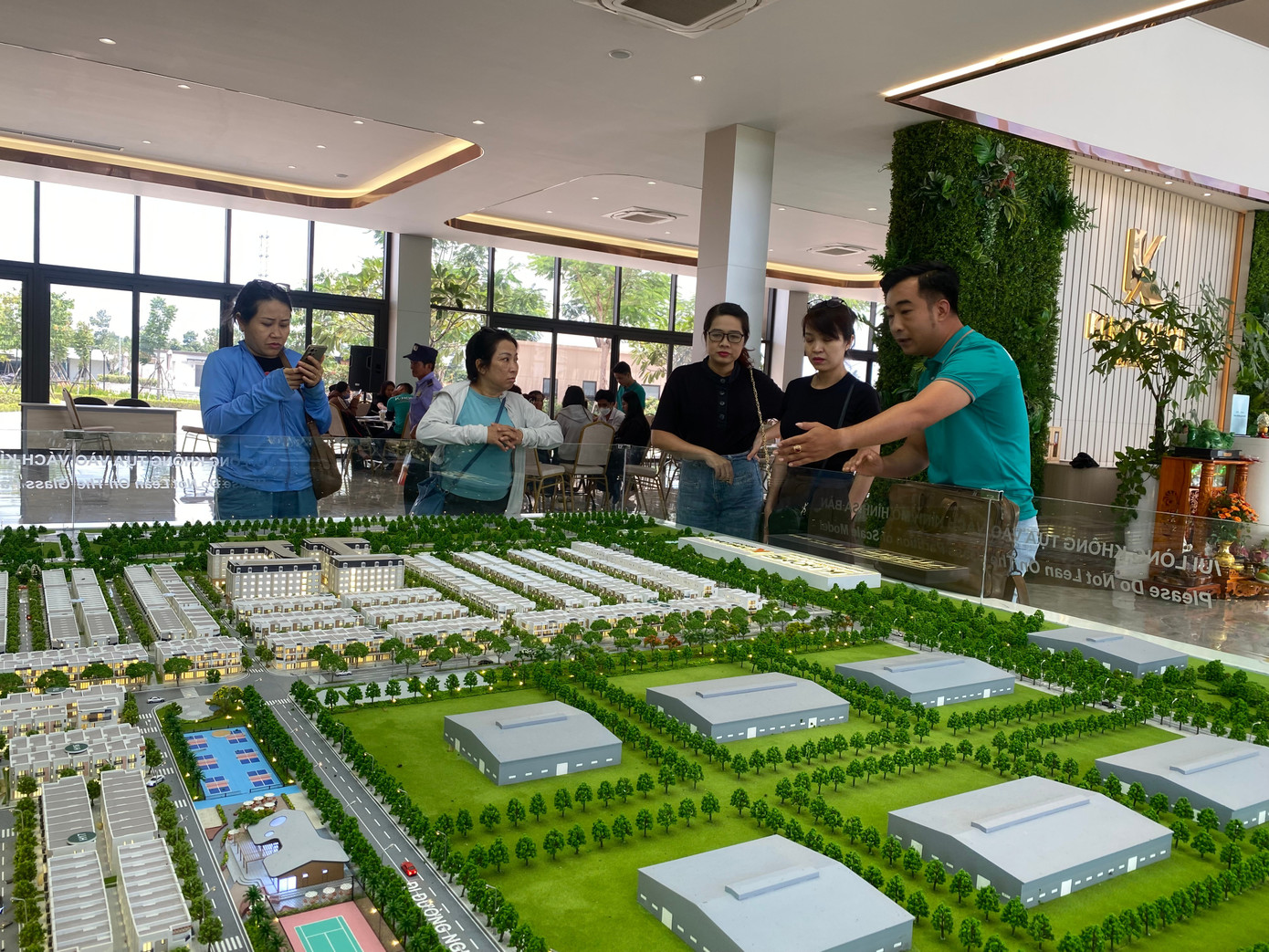 Làm gì để chặn môi giới bất động sản 'lùa gà' khách hàng?- Ảnh 3. Làm gì để chặn môi giới bất động sản 'lùa gà' khách hàng?- Ảnh 3.