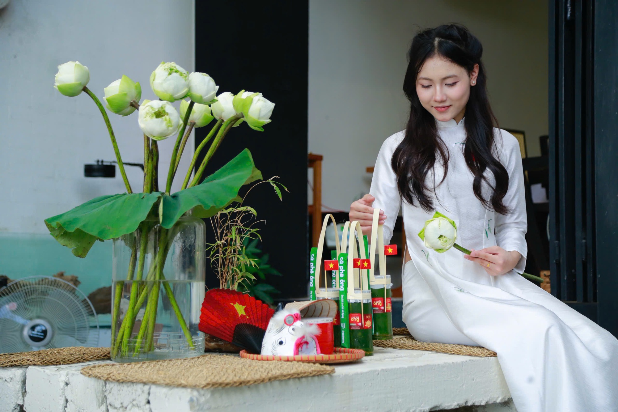 "Phù phép" can nhựa mua ở vựa ve chai, chủ quán cà phê ở TP.HCM đắt khách gấp 3 trước thềm 2/9- Ảnh 5. "Phù phép" can nhựa mua ở vựa ve chai, chủ quán cà phê ở TP.HCM đắt khách gấp 3 trước thềm 2/9- Ảnh 5.