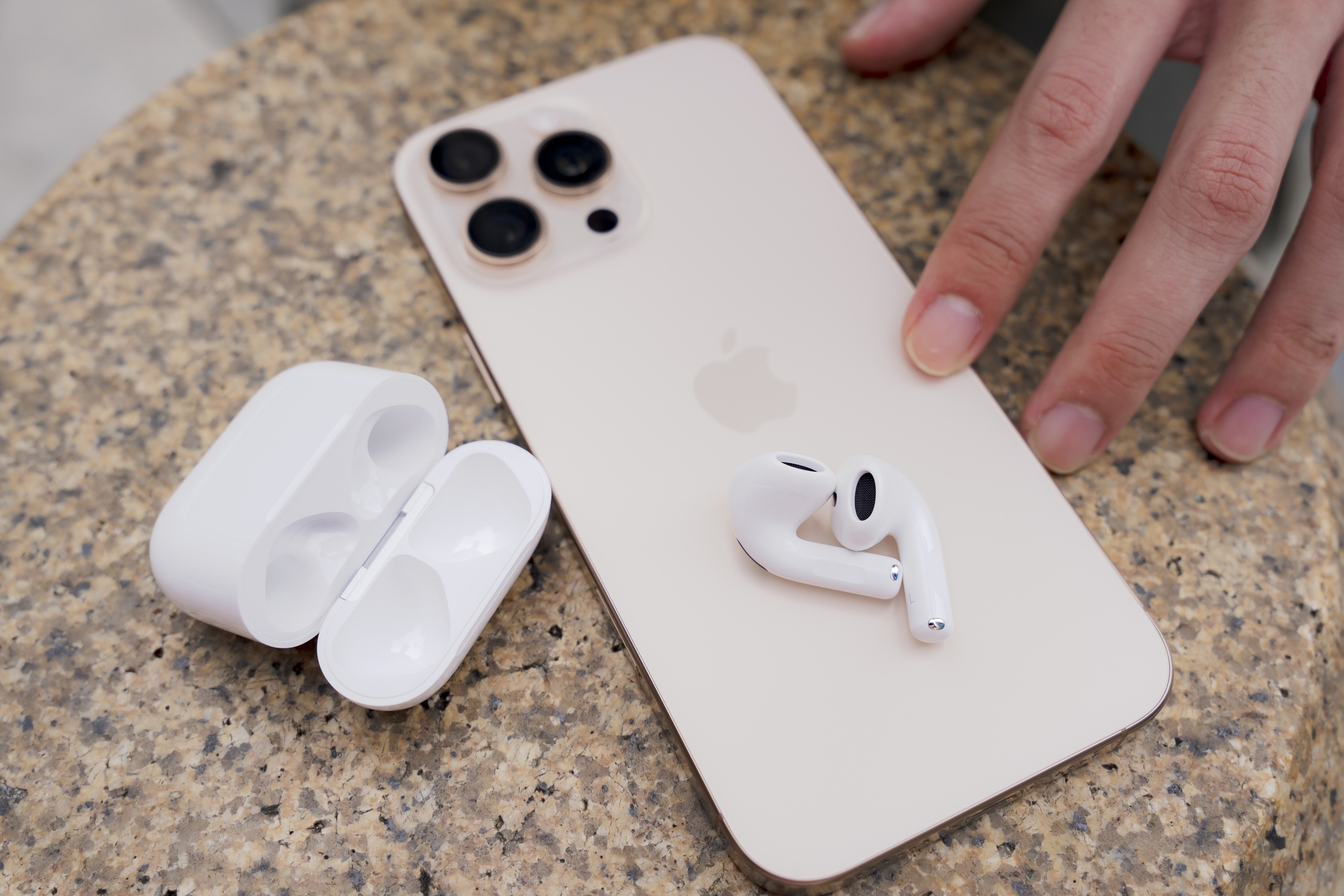 Giảm giá chưa từng có: Điện thoại iPhone, tai nghe, sạc dự phòng rẻ đến khó tin- Ảnh 2. Giảm giá chưa từng có: Điện thoại iPhone, tai nghe, sạc dự phòng rẻ đến khó tin- Ảnh 2.