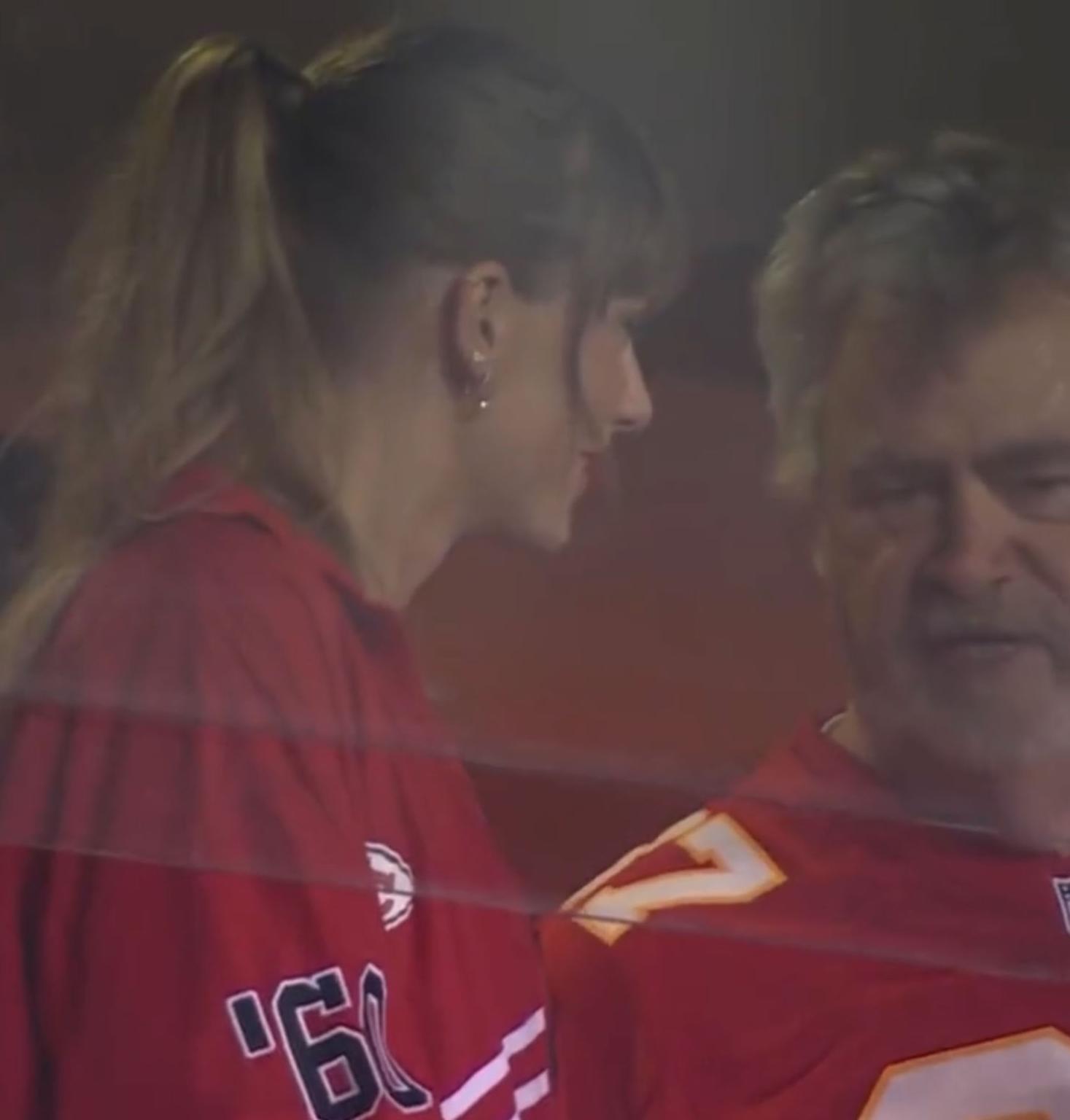 Ảnh: Toàn bộ dòng thời gian hẹn hò lãng mạn của Taylor Swift và Travis Kelce trước màn đính hôn bùng nổ cõi mạng- Ảnh 20. Ảnh: Toàn bộ dòng thời gian hẹn hò lãng mạn của Taylor Swift và Travis Kelce trước màn đính hôn bùng nổ cõi mạng- Ảnh 20.