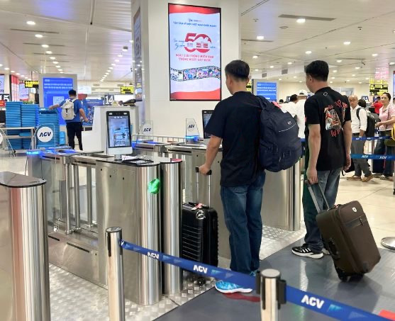 Trải nghiệm nhận diện sinh trắc học lên máy bay với ứng dụng VNeID và Vietjet- Ảnh 1. Trải nghiệm nhận diện sinh trắc học lên máy bay với ứng dụng VNeID và Vietjet- Ảnh 1.