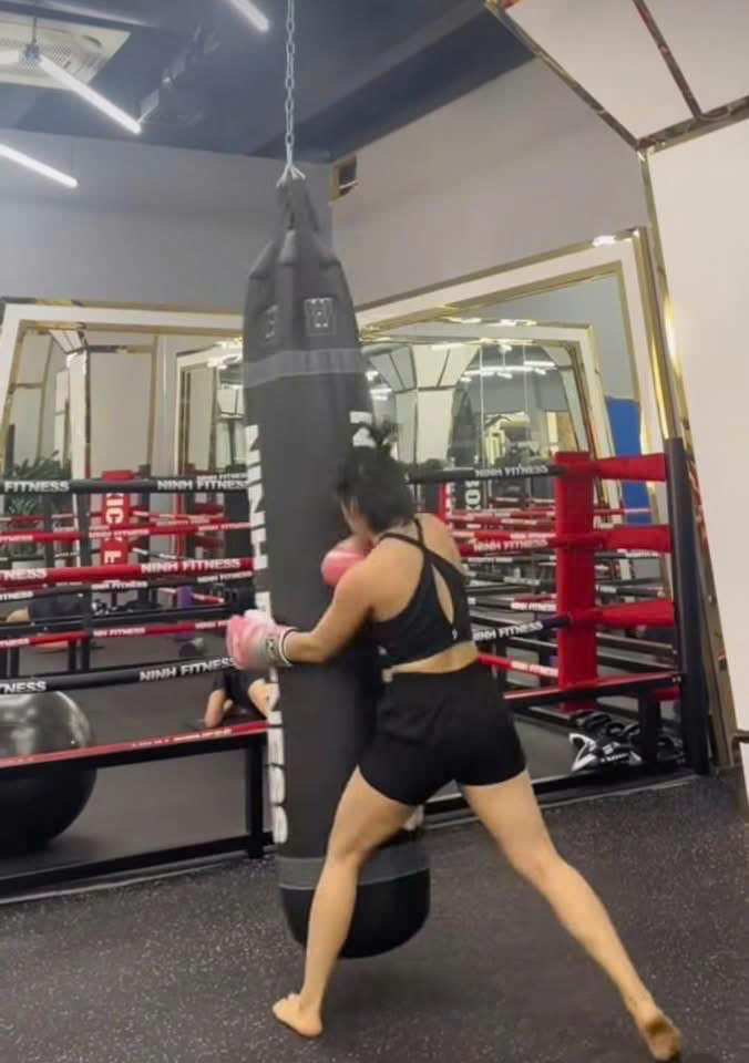 photo-1756277208200 photo-1756277208200