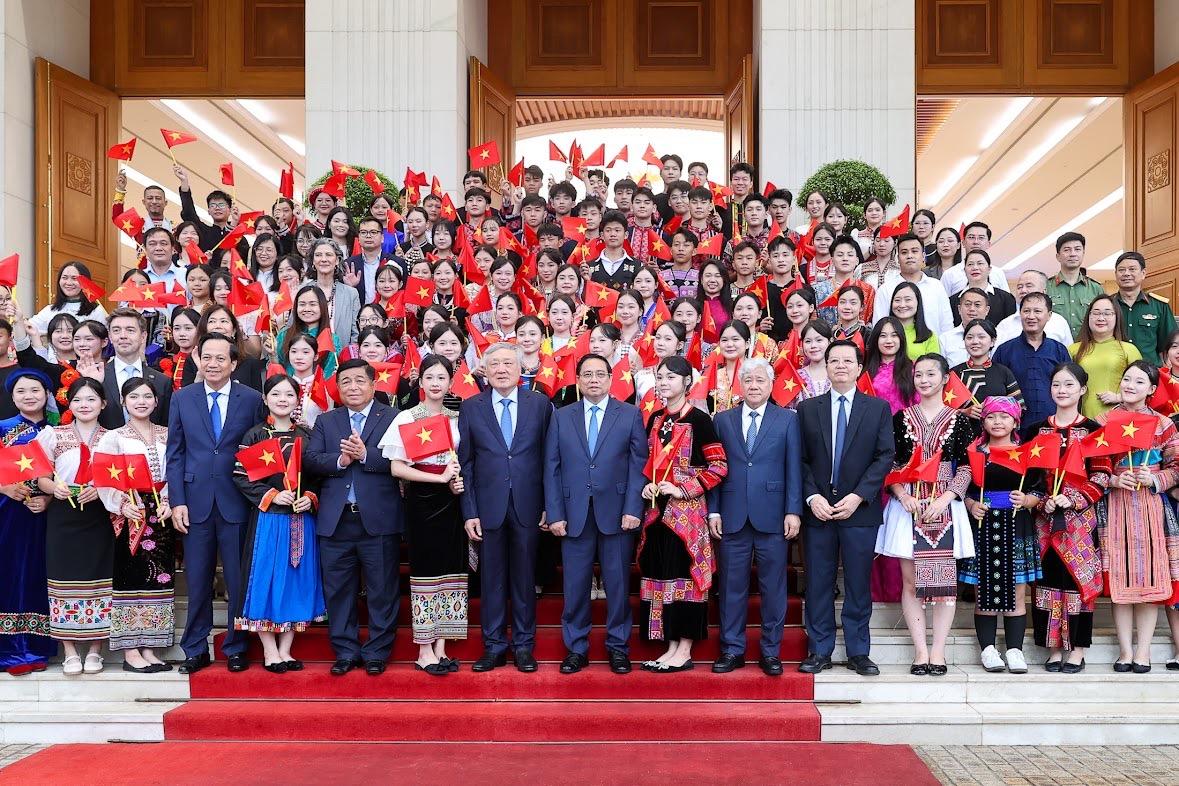 Agribank nhận Bằng khen của Thủ tướng Chính phủ trong chương trình “Cả nước chung tay xóa nhà tạm, nhà dột nát”- Ảnh 3. Agribank nhận Bằng khen của Thủ tướng Chính phủ trong chương trình “Cả nước chung tay xóa nhà tạm, nhà dột nát”- Ảnh 3.