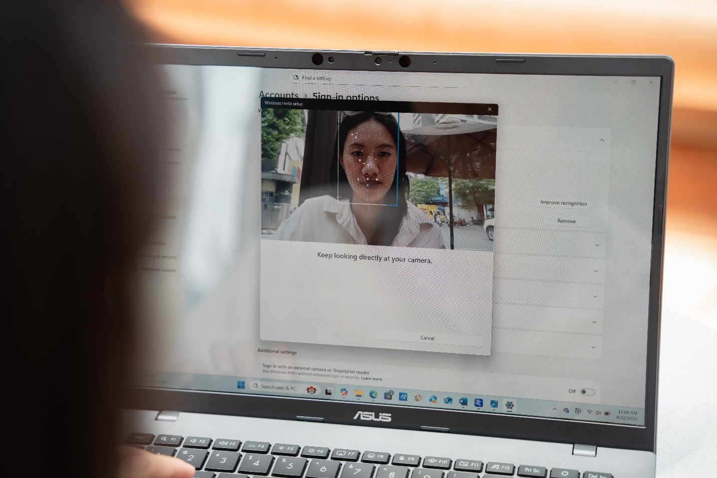 Chiếc laptop của dân văn phòng: Mỏng nhẹ, pin lâu, xử lý AI mạnh mẽ- Ảnh 4.