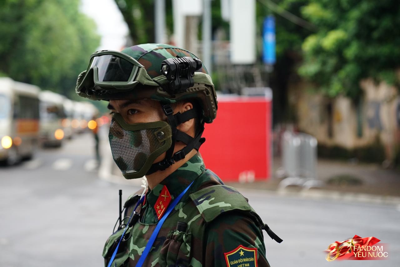 Cận cảnh lực lượng trinh sát đặc nhiệm luôn che kín mặt, âm thầm bảo vệ an ninh cho buổi sơ duyệt diễu binh diễu hành- Ảnh 1. Cận cảnh lực lượng trinh sát đặc nhiệm luôn che kín mặt, âm thầm bảo vệ an ninh cho buổi sơ duyệt diễu binh diễu hành- Ảnh 1.