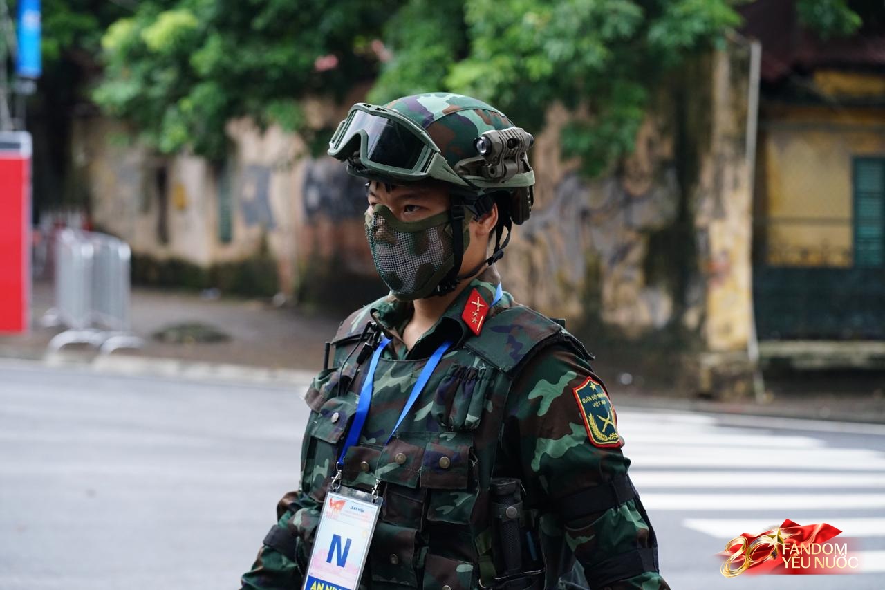 Cận cảnh lực lượng trinh sát đặc nhiệm luôn che kín mặt, âm thầm bảo vệ an ninh cho buổi sơ duyệt diễu binh diễu hành- Ảnh 4. Cận cảnh lực lượng trinh sát đặc nhiệm luôn che kín mặt, âm thầm bảo vệ an ninh cho buổi sơ duyệt diễu binh diễu hành- Ảnh 4.