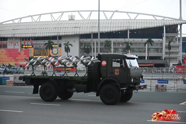 Trời đẹp, hết giờ làm việc, “khối yêu nước” đã sẵn sàng trên phố cho buổi sơ duyệt tối nay!- Ảnh 20. Trời đẹp, hết giờ làm việc, “khối yêu nước” đã sẵn sàng trên phố cho buổi sơ duyệt tối nay!- Ảnh 20.
