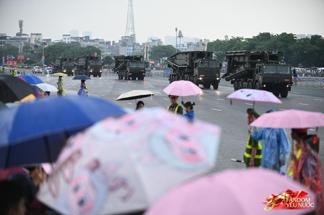 Trời đẹp, hết giờ làm việc, “khối yêu nước” đã sẵn sàng trên phố cho buổi sơ duyệt tối nay!- Ảnh 19. Trời đẹp, hết giờ làm việc, “khối yêu nước” đã sẵn sàng trên phố cho buổi sơ duyệt tối nay!- Ảnh 19.