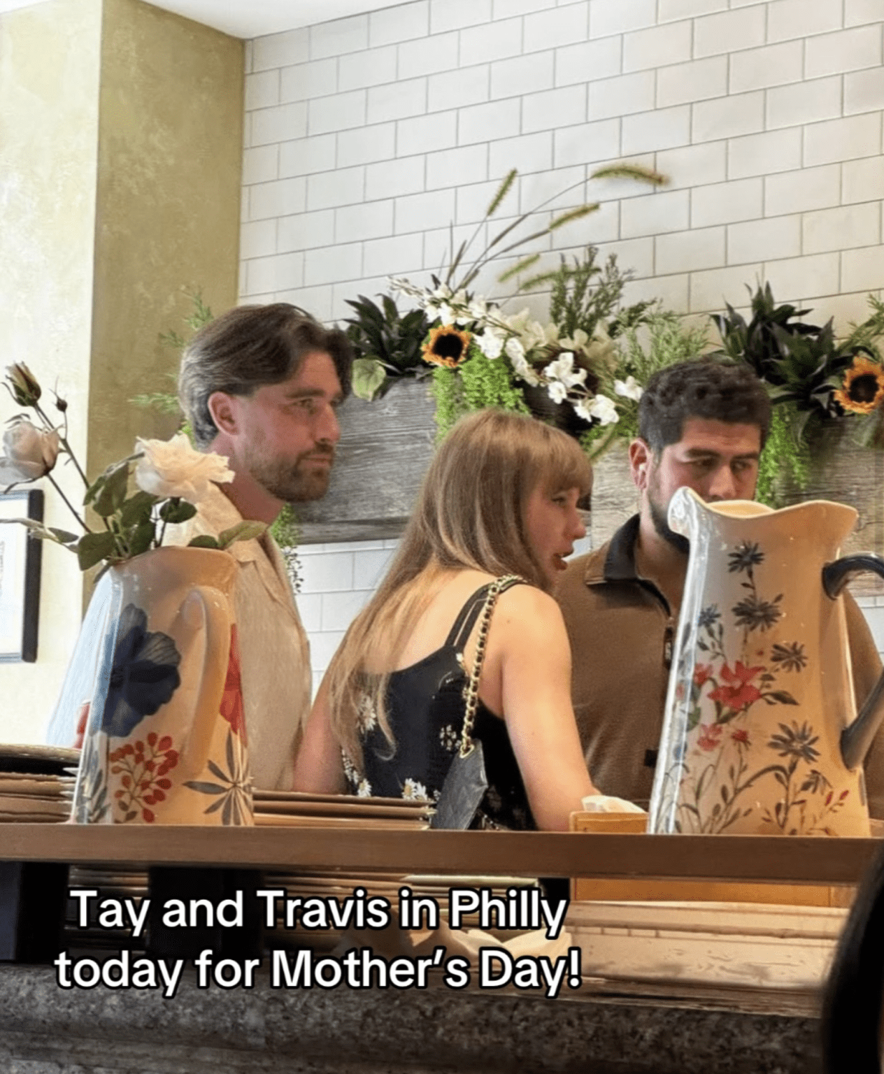 Ảnh: Toàn bộ dòng thời gian hẹn hò lãng mạn của Taylor Swift và Travis Kelce trước màn đính hôn bùng nổ cõi mạng- Ảnh 34. Ảnh: Toàn bộ dòng thời gian hẹn hò lãng mạn của Taylor Swift và Travis Kelce trước màn đính hôn bùng nổ cõi mạng- Ảnh 34.