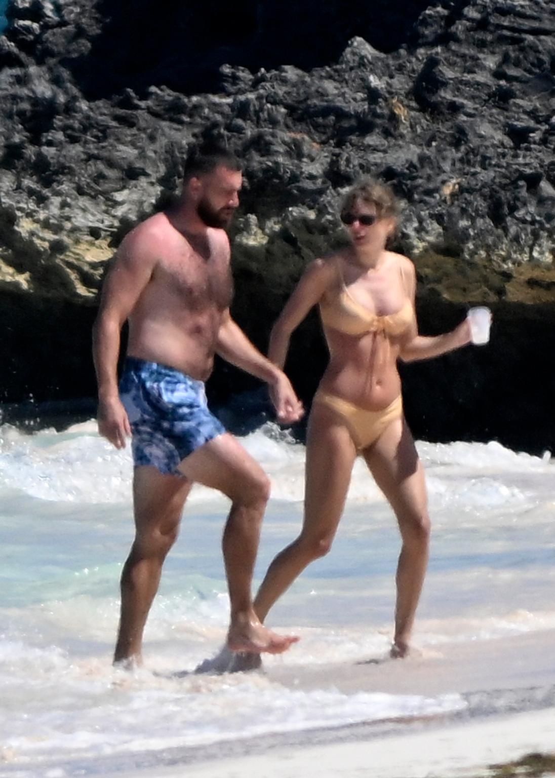 Ảnh: Toàn bộ dòng thời gian hẹn hò lãng mạn của Taylor Swift và Travis Kelce trước màn đính hôn bùng nổ cõi mạng- Ảnh 27. Ảnh: Toàn bộ dòng thời gian hẹn hò lãng mạn của Taylor Swift và Travis Kelce trước màn đính hôn bùng nổ cõi mạng- Ảnh 27.