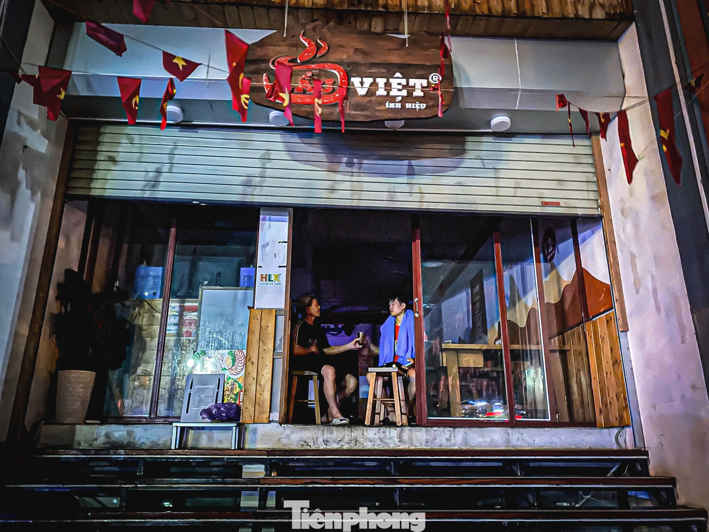 24 giờ mất điện, nước: Hàng trăm hộ dân ở 'làng' biệt thự triệu đô Hà Nội thắp đèn dầu, loay hoay 'chạy' ngập- Ảnh 5. 24 giờ mất điện, nước: Hàng trăm hộ dân ở 'làng' biệt thự triệu đô Hà Nội thắp đèn dầu, loay hoay 'chạy' ngập- Ảnh 5.