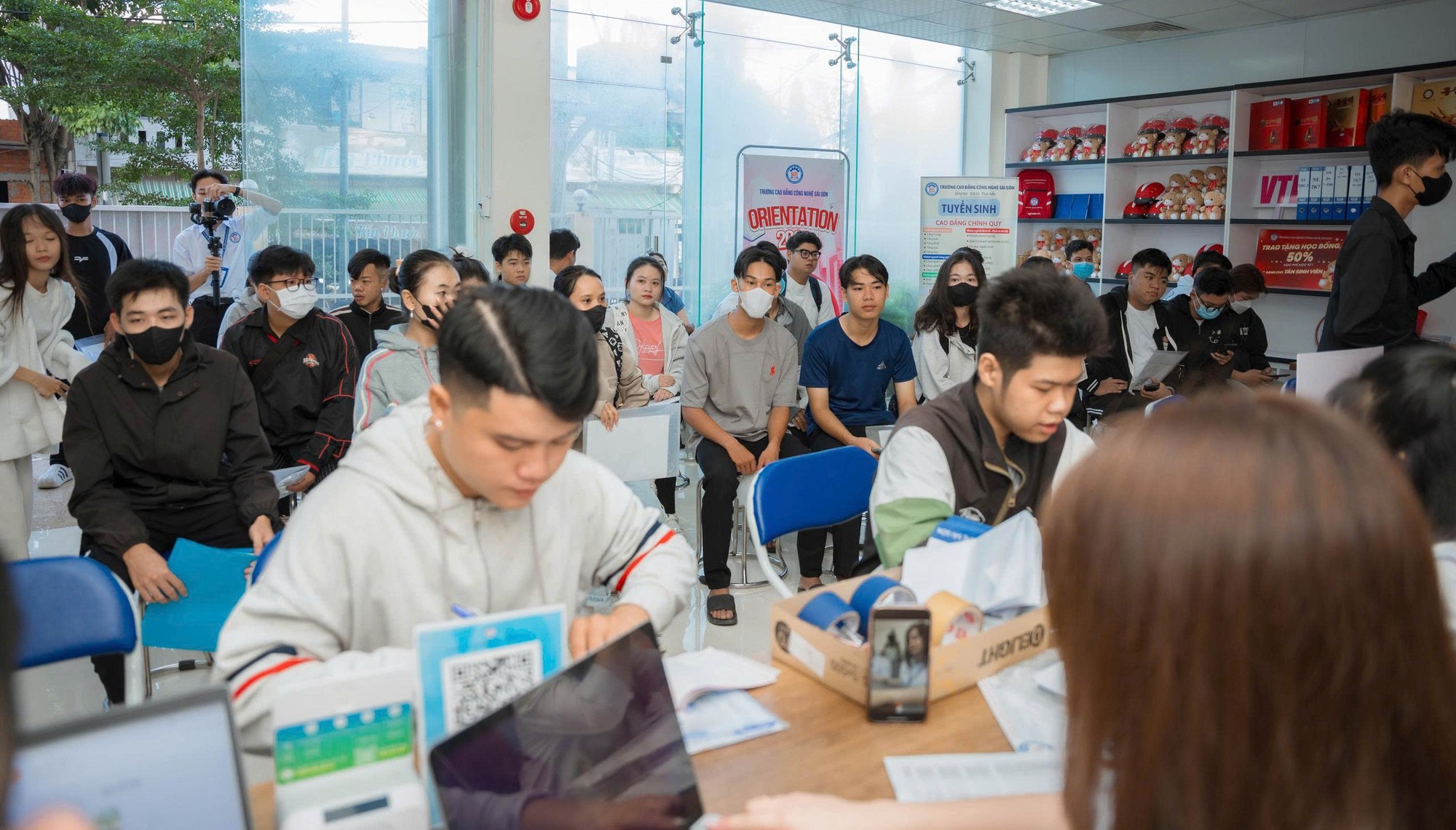 Đã trúng tuyển đại học, nhiều thí sinh bất ngờ chuyển hướng học cao đẳng- Ảnh 1. Đã trúng tuyển đại học, nhiều thí sinh bất ngờ chuyển hướng học cao đẳng- Ảnh 1.