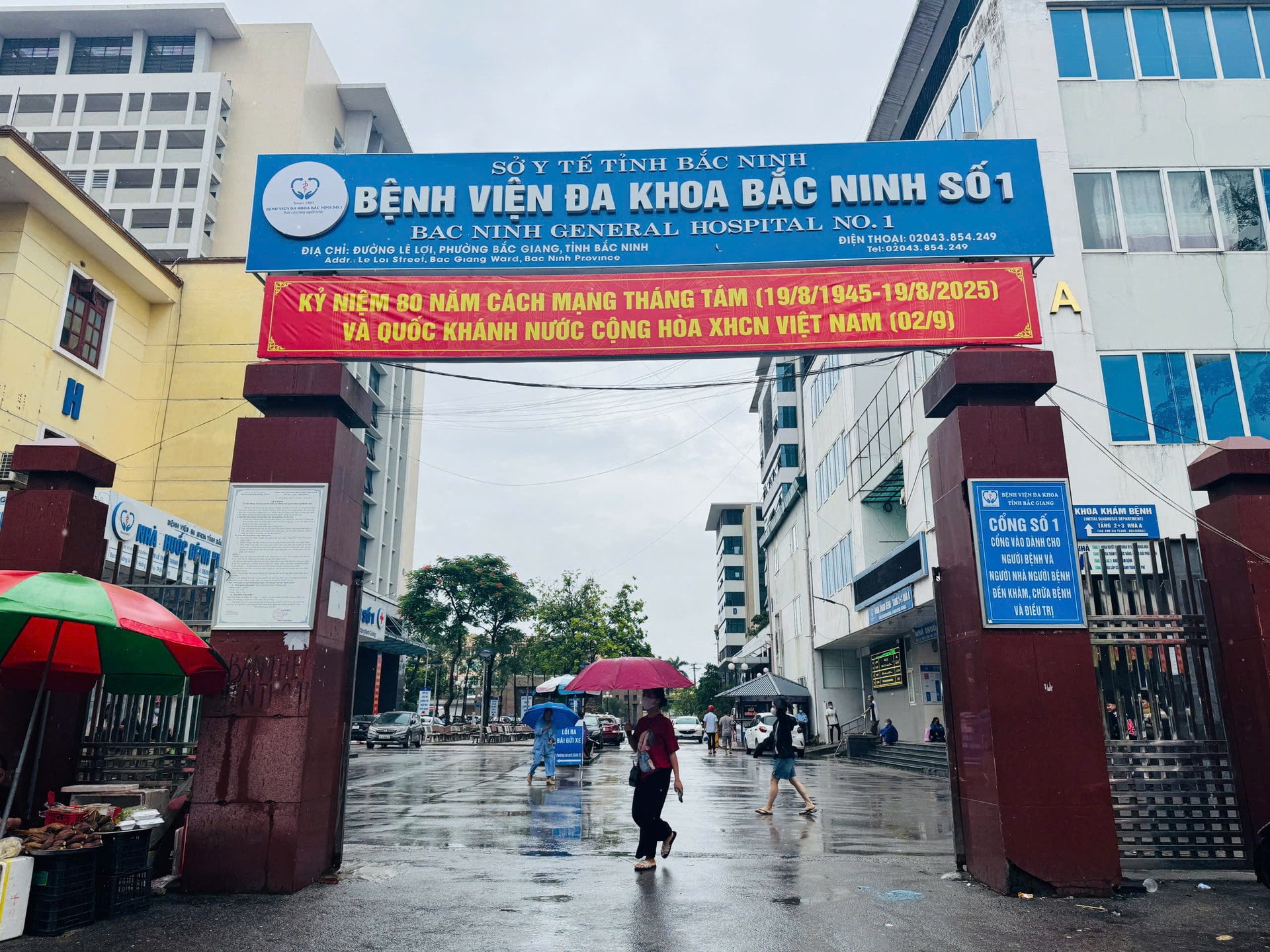 Vụ xe cứu thương thu 21 triệu đồng cho quãng đường 200km: 3 cán bộ bị đình chỉ, hé lộ chi tiết bất ngờ- Ảnh 1. Vụ xe cứu thương thu 21 triệu đồng cho quãng đường 200km: 3 cán bộ bị đình chỉ, hé lộ chi tiết bất ngờ- Ảnh 1.