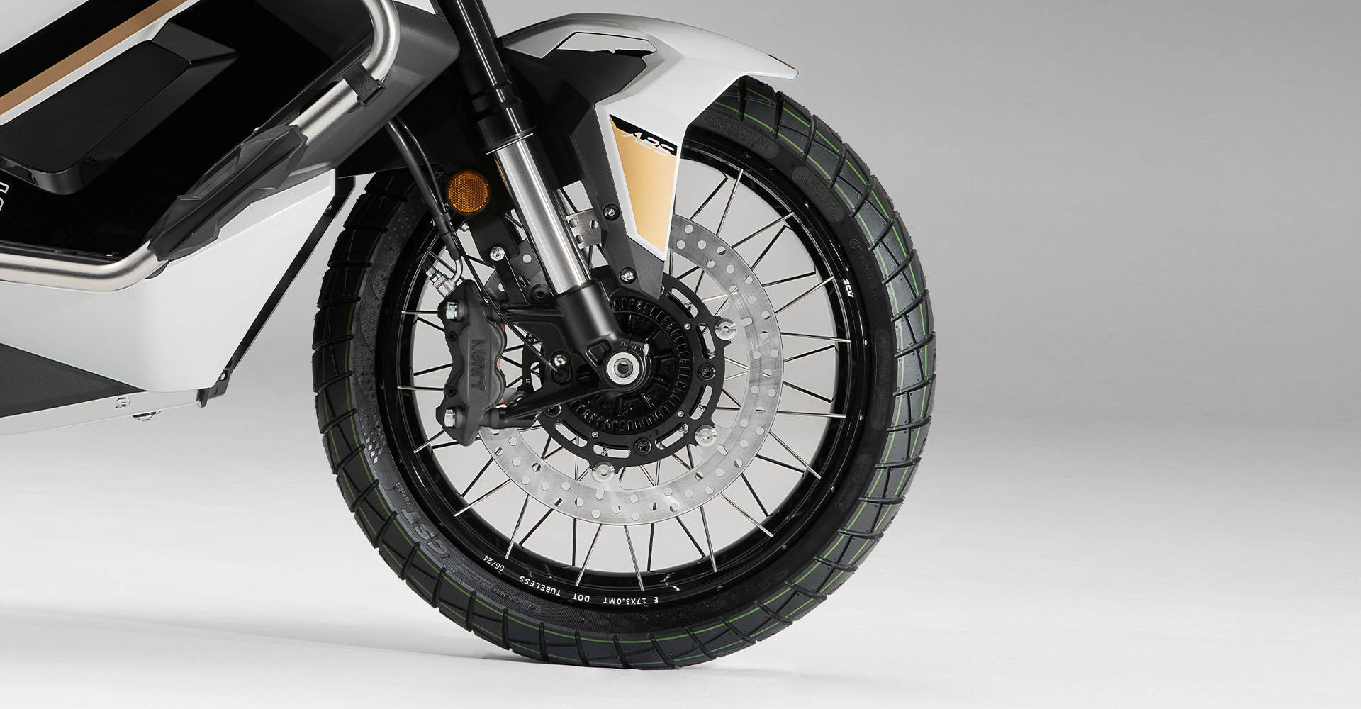 Vừa ra mắt Việt Nam xe tay ga dân phượt thích mê: Sức mạnh và công nghệ vượt xe Honda, Yamaha, giá rẻ hơn- Ảnh 11. Vừa ra mắt Việt Nam xe tay ga dân phượt thích mê: Sức mạnh và công nghệ vượt xe Honda, Yamaha, giá rẻ hơn- Ảnh 11.