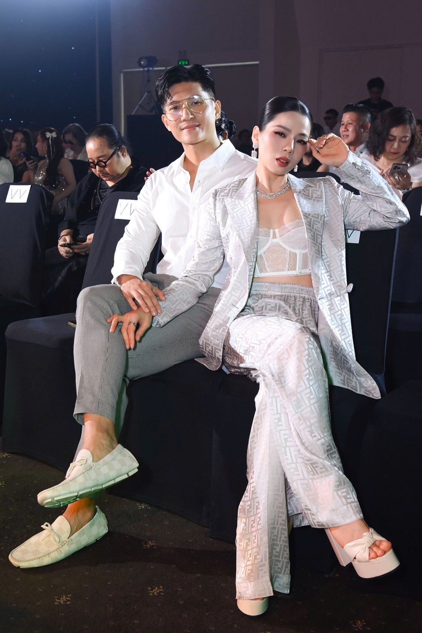 Cặp chị - em hot nhất Vbiz: Công khai tình cảm sau vài tháng ly hôn, 4 năm yêu toàn sóng gió- Ảnh 6. Cặp chị - em hot nhất Vbiz: Công khai tình cảm sau vài tháng ly hôn, 4 năm yêu toàn sóng gió- Ảnh 6.