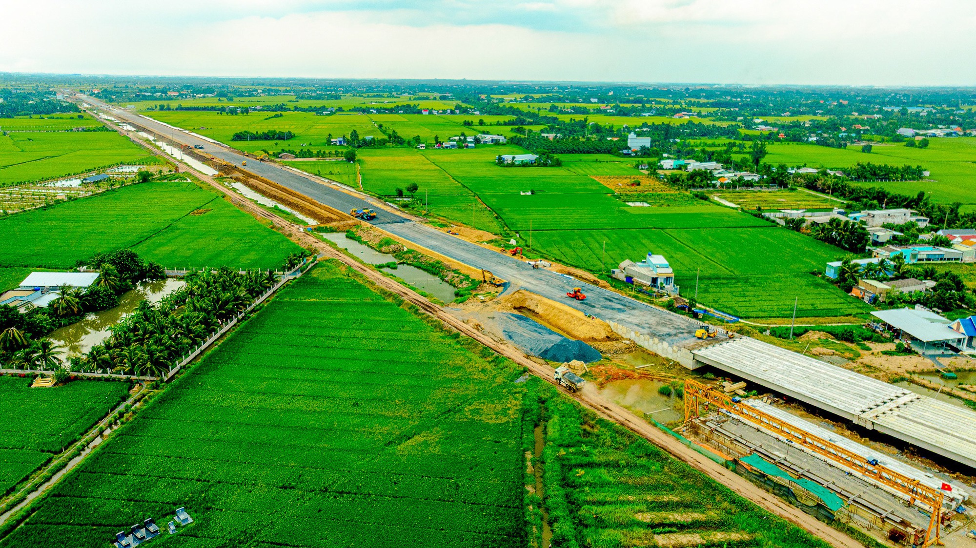 Hàng triệu người dân TP.HCM, Đồng Nai và Tây Ninh sắp đón tin vui: Sẽ thông xe tuyến chính cao tốc dài 24 km trên tuyến Vành đai 3 vào cuối năm nay- Ảnh 1. Hàng triệu người dân TP.HCM, Đồng Nai và Tây Ninh sắp đón tin vui: Sẽ thông xe tuyến chính cao tốc dài 24 km trên tuyến Vành đai 3 vào cuối năm nay- Ảnh 1.