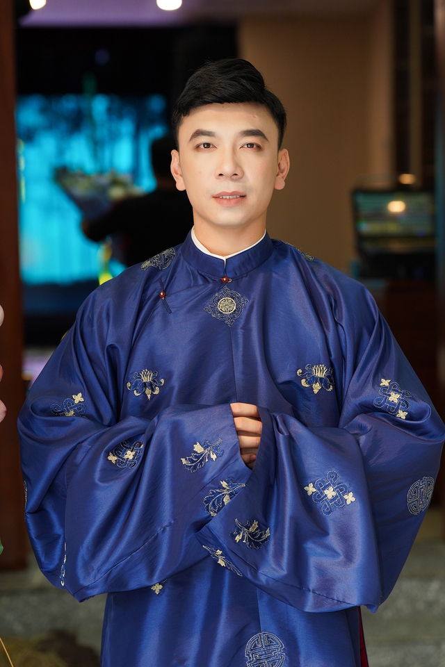 Cuộc sống của nam ca sĩ U40 chưa lấy vợ, bị cô giáo nói thẳng "xấu trai lắm, trẻ mà ít tóc"- Ảnh 1. Cuộc sống của nam ca sĩ U40 chưa lấy vợ, bị cô giáo nói thẳng "xấu trai lắm, trẻ mà ít tóc"- Ảnh 1.