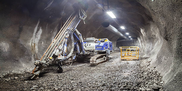 Sập tường nhưng vẫn khoan sâu 9.000m, 41 mũi khoan thất bại, 1 phút sau cả công trường hò reo, “mỏ vàng” được khai mở- Ảnh 1. Sập tường nhưng vẫn khoan sâu 9.000m, 41 mũi khoan thất bại, 1 phút sau cả công trường hò reo, “mỏ vàng” được khai mở- Ảnh 1.