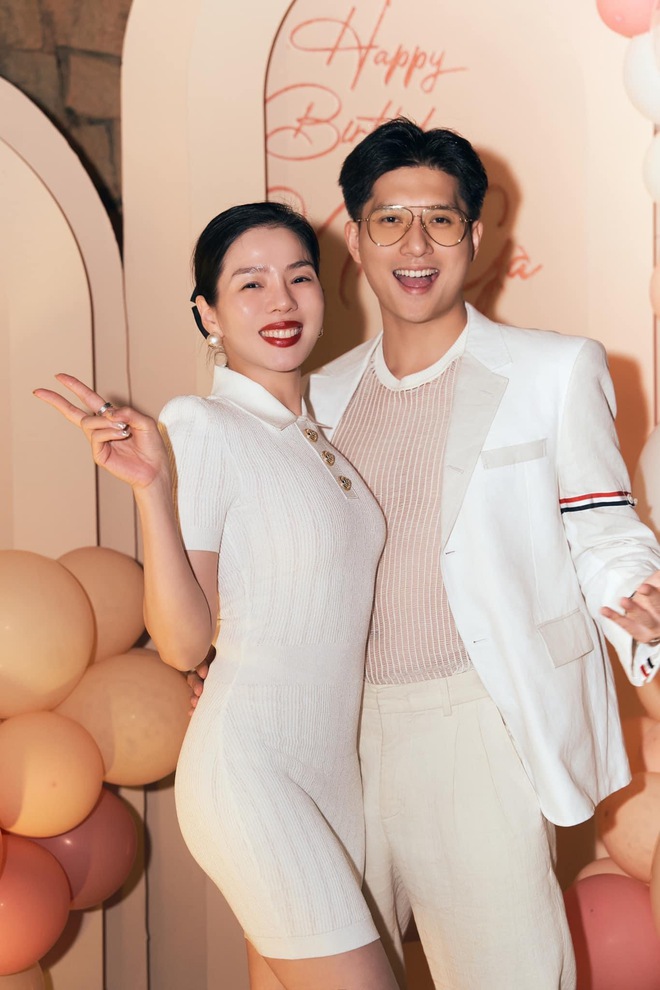 Cặp chị - em hot nhất Vbiz: Công khai tình cảm sau vài tháng ly hôn, 4 năm yêu toàn sóng gió- Ảnh 2. Cặp chị - em hot nhất Vbiz: Công khai tình cảm sau vài tháng ly hôn, 4 năm yêu toàn sóng gió- Ảnh 2.