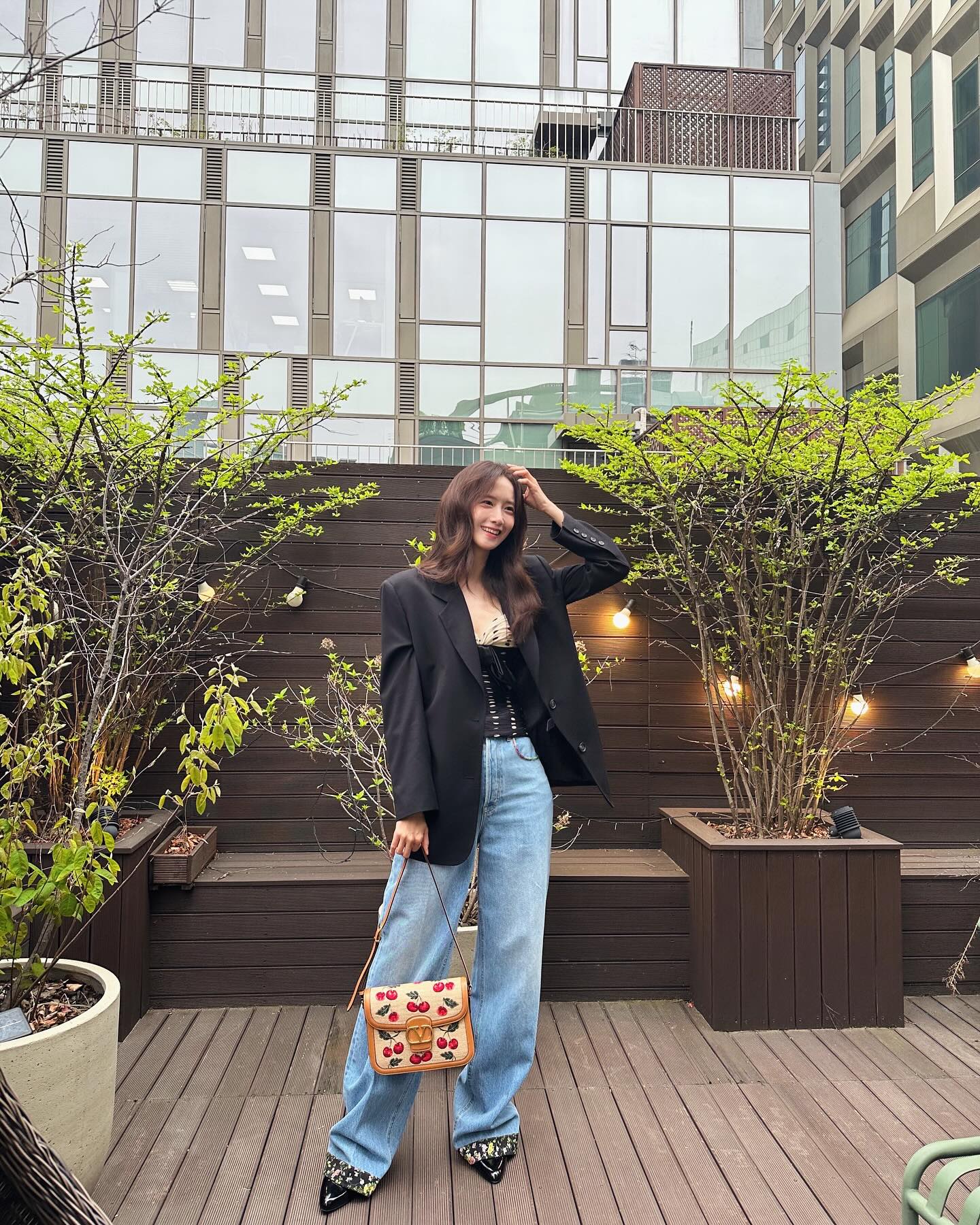 Nữ chính phim Hàn hot nhất hiện tại: Là huyền thoại nhan sắc, thời trang đơn giản mà tinh tế mọi lúc mọi nơi- Ảnh 7. Nữ chính phim Hàn hot nhất hiện tại: Là huyền thoại nhan sắc, thời trang đơn giản mà tinh tế mọi lúc mọi nơi- Ảnh 7.