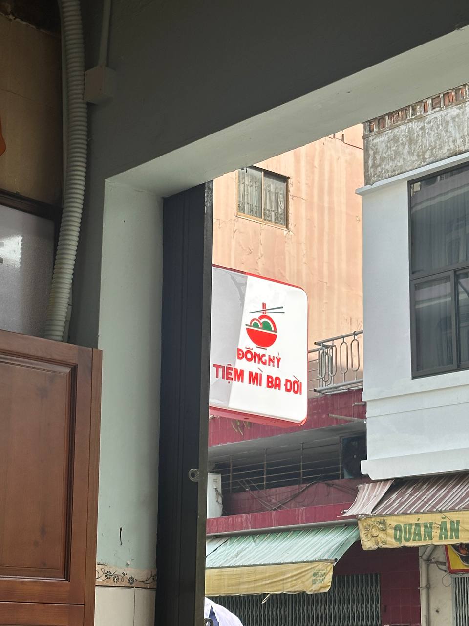 Tiệm mì bán món gia truyền, dùng toàn máy móc điện nhưng hương vị lại đỉnh thế này!- Ảnh 1. Tiệm mì bán món gia truyền, dùng toàn máy móc điện nhưng hương vị lại đỉnh thế này!- Ảnh 1.