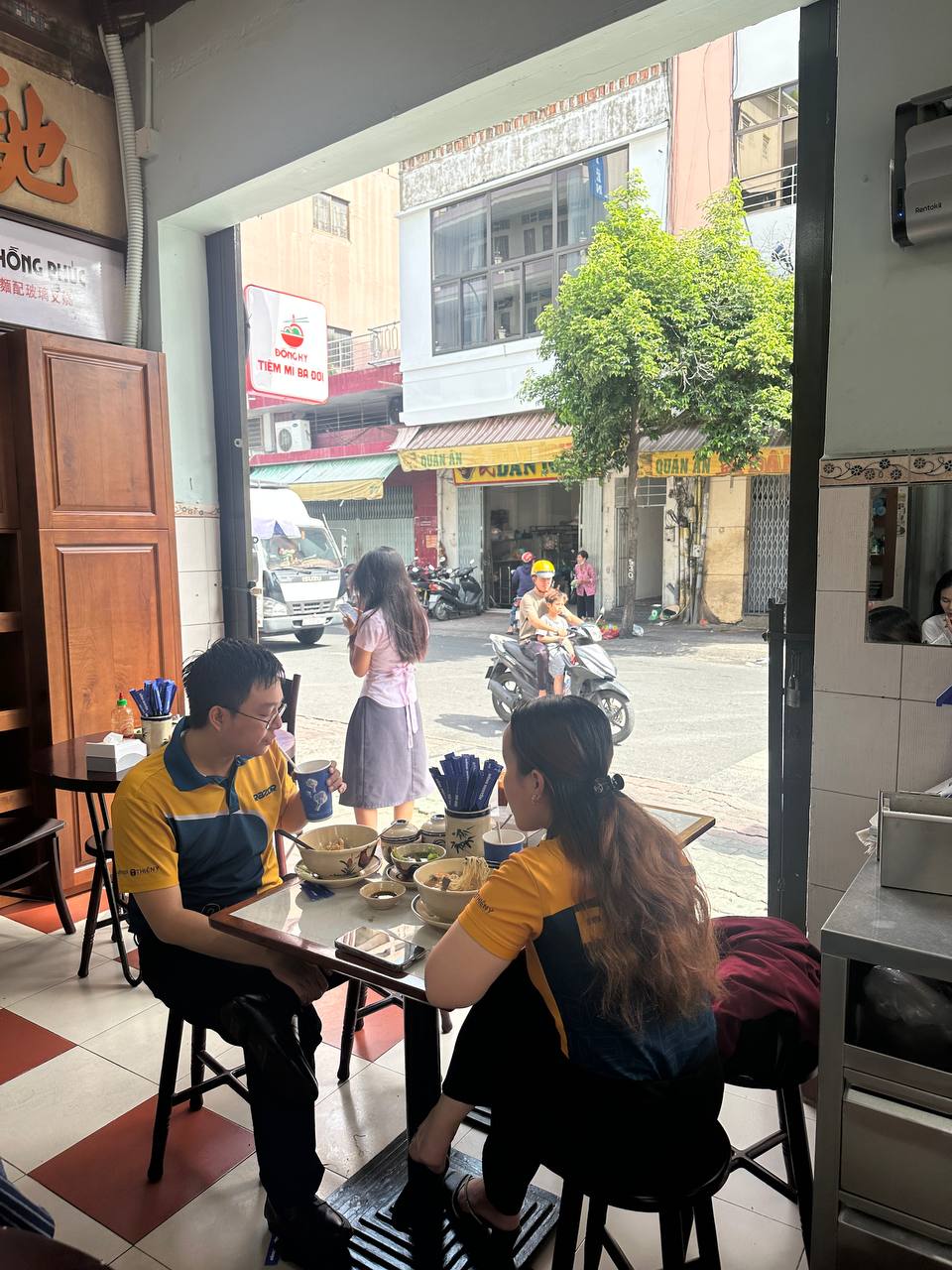 Tiệm mì bán món gia truyền, dùng toàn máy móc điện nhưng hương vị lại đỉnh thế này!- Ảnh 2. Tiệm mì bán món gia truyền, dùng toàn máy móc điện nhưng hương vị lại đỉnh thế này!- Ảnh 2.