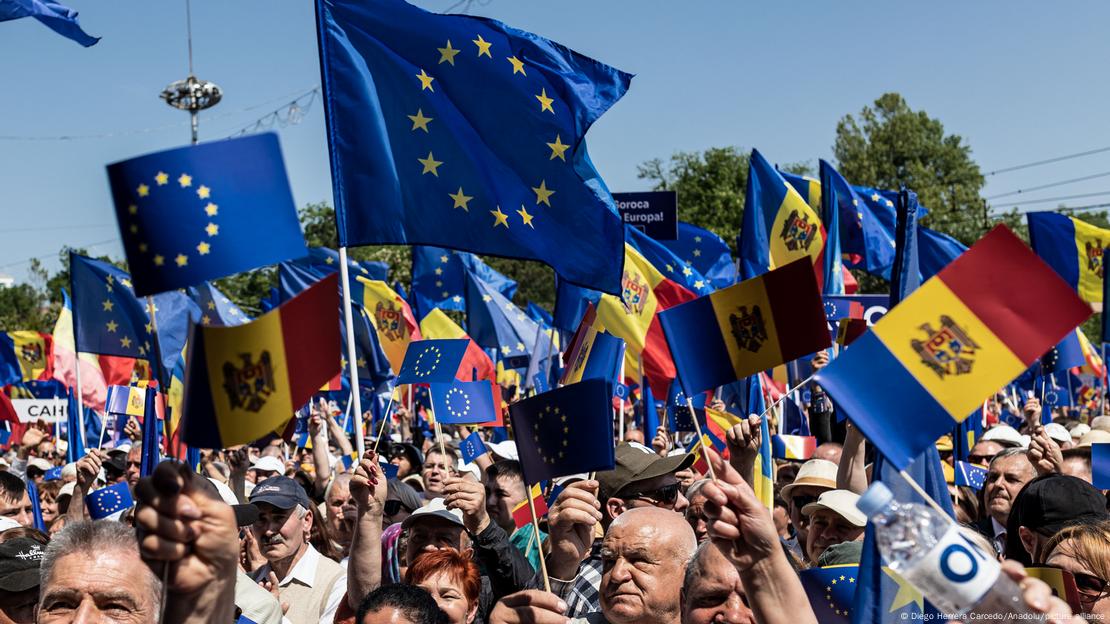Nước giáp ranh Ukraine giằng co giữa giấc mơ EU và ‘cái bóng’ Nga: Lãnh đạo châu Âu đồng loạt xuất hiện- Ảnh 2.