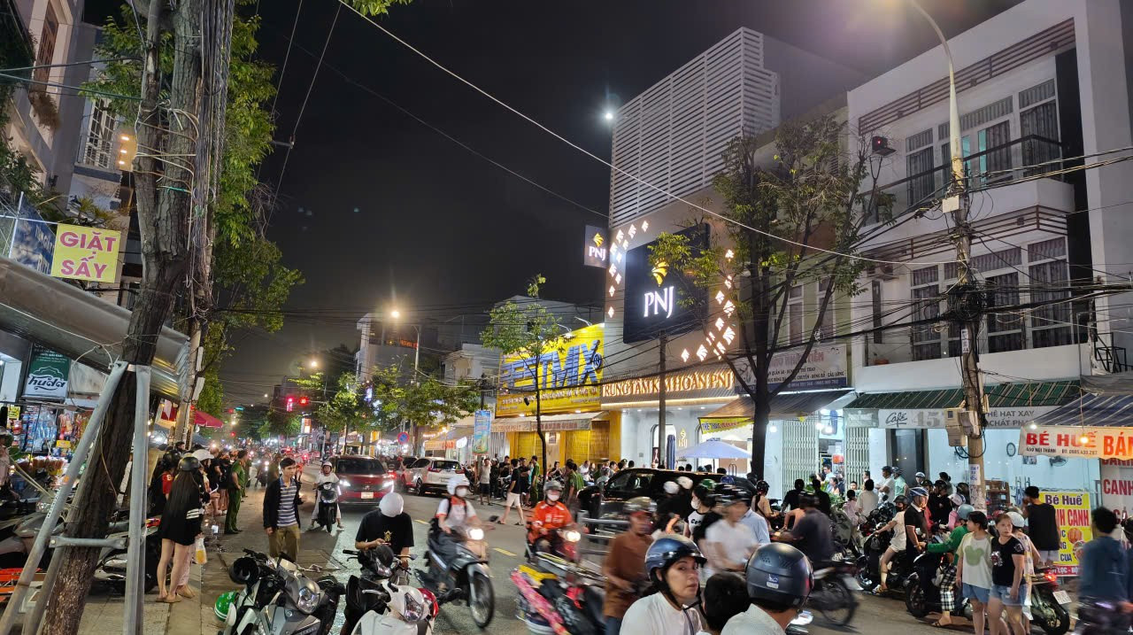 Trưởng phòng Cảnh sát hình sự kể quá trình truy bắt nghi phạm cướp tiệm vàng ở Đà Nẵng- Ảnh 2. Trưởng phòng Cảnh sát hình sự kể quá trình truy bắt nghi phạm cướp tiệm vàng ở Đà Nẵng- Ảnh 2.