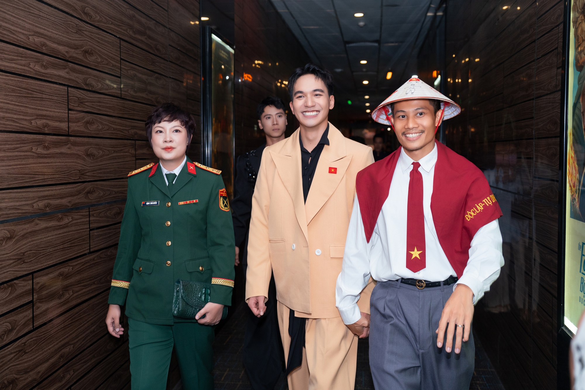 Nữ thượng tá hot nhất dịp lễ 2/9: Nữ tướng của điện ảnh chiến tranh Việt Nam, khiến cả triệu người bật khóc- Ảnh 3. Nữ thượng tá hot nhất dịp lễ 2/9: Nữ tướng của điện ảnh chiến tranh Việt Nam, khiến cả triệu người bật khóc- Ảnh 3.