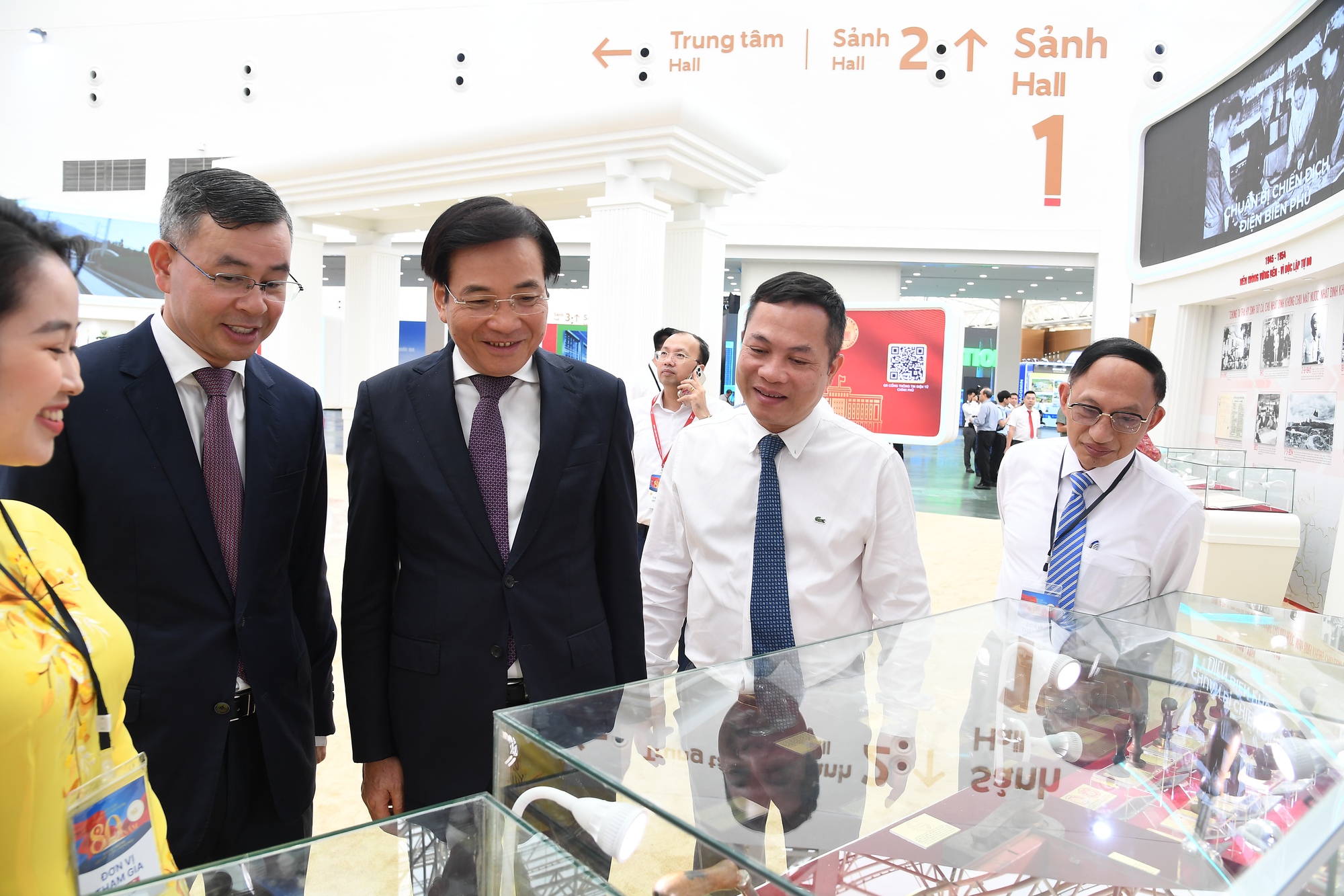 Lần đầu tiên công bố hơn 90 con dấu của Chính phủ, lãnh đạo Chính phủ, Văn phòng Chính phủ từ ngày lập nước đến nay- Ảnh 1. Lần đầu tiên công bố hơn 90 con dấu của Chính phủ, lãnh đạo Chính phủ, Văn phòng Chính phủ từ ngày lập nước đến nay- Ảnh 1.