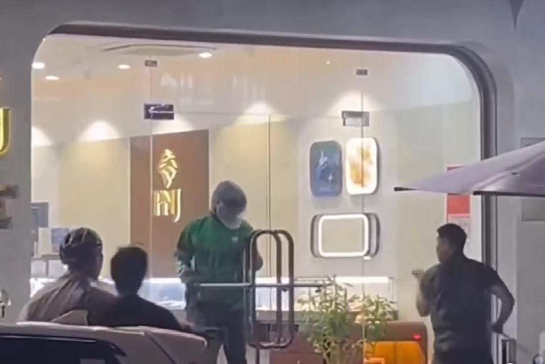 Bất ngờ với hành trình và "kho chứa vàng" của đối tượng cướp tiệm vàng ở Đà Nẵng- Ảnh 2. Bất ngờ với hành trình và "kho chứa vàng" của đối tượng cướp tiệm vàng ở Đà Nẵng- Ảnh 2.
