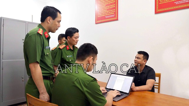 Gần 100 cảnh sát đồng loạt khám xét nhiều địa điểm trên toàn quốc, bắt 25 người- Ảnh 3. Gần 100 cảnh sát đồng loạt khám xét nhiều địa điểm trên toàn quốc, bắt 25 người- Ảnh 3.