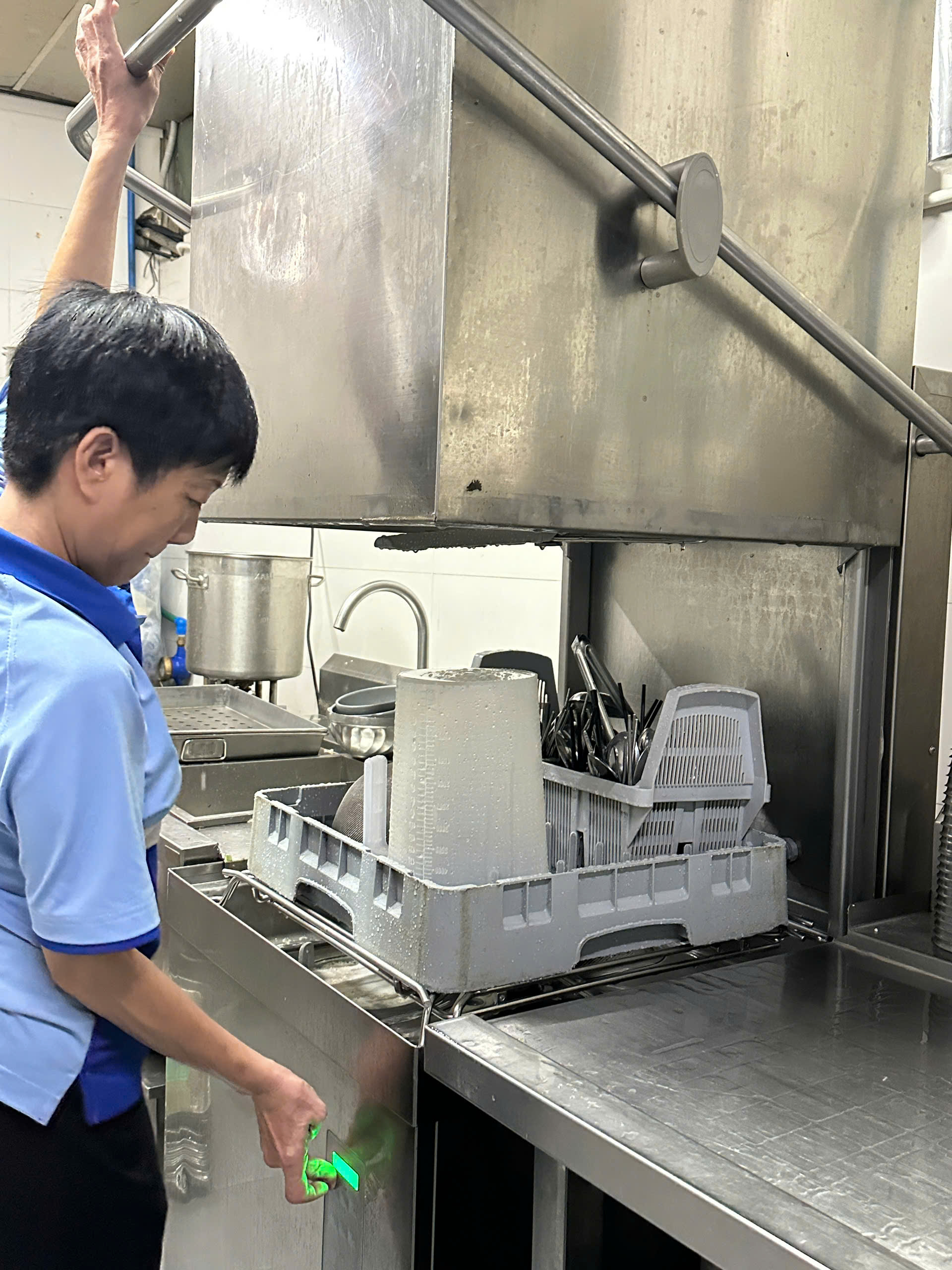 Tiệm mì bán món gia truyền, dùng toàn máy móc điện nhưng hương vị lại đỉnh thế này!- Ảnh 4. Tiệm mì bán món gia truyền, dùng toàn máy móc điện nhưng hương vị lại đỉnh thế này!- Ảnh 4.