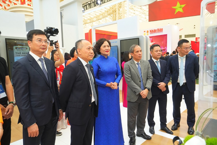 VIB đồng hành cùng Triển lãm “80 năm hành trình Độc lập – Tự do – Hạnh phúc”, giới thiệu Siêu hệ sinh thái tài chính cá nhân hóa- Ảnh 2. VIB đồng hành cùng Triển lãm “80 năm hành trình Độc lập – Tự do – Hạnh phúc”, giới thiệu Siêu hệ sinh thái tài chính cá nhân hóa- Ảnh 2.