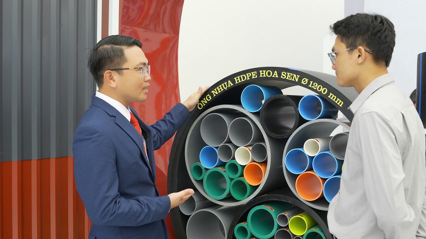 Hoa Sen Mag Shield và ống nhựa HDPE Hoa Sen 1.200 mm gây chú ý tại Triển lãm A80- Ảnh 2. Hoa Sen Mag Shield và ống nhựa HDPE Hoa Sen 1.200 mm gây chú ý tại Triển lãm A80- Ảnh 2.