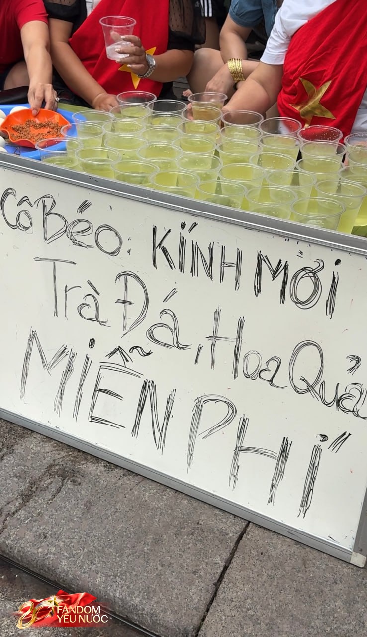 40kg ổi, 200 quả trứng kính mời: Đi xem sơ duyệt về, tôi "phải lòng" luôn khối tạp hóa và bà hàng xóm phố Quán Thánh- Ảnh 5. 40kg ổi, 200 quả trứng kính mời: Đi xem sơ duyệt về, tôi "phải lòng" luôn khối tạp hóa và bà hàng xóm phố Quán Thánh- Ảnh 5.