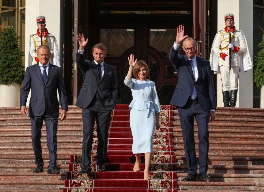 Nước giáp ranh Ukraine giằng co giữa giấc mơ EU và ‘cái bóng’ Nga: Lãnh đạo châu Âu đồng loạt xuất hiện- Ảnh 1.