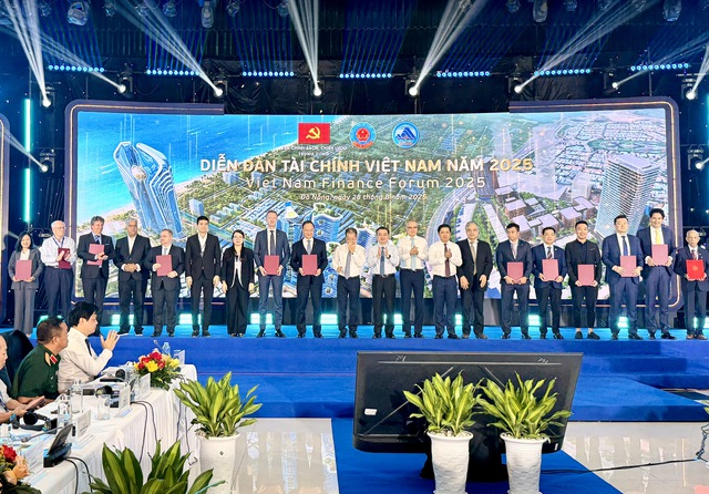 Tether ký kết hợp tác với TP Đà Nẵng: Nhà phát hành tài sản số lớn nhất thế giới sẽ làm gì tại đây?- Ảnh 1. Tether ký kết hợp tác với TP Đà Nẵng: Nhà phát hành tài sản số lớn nhất thế giới sẽ làm gì tại đây?- Ảnh 1.