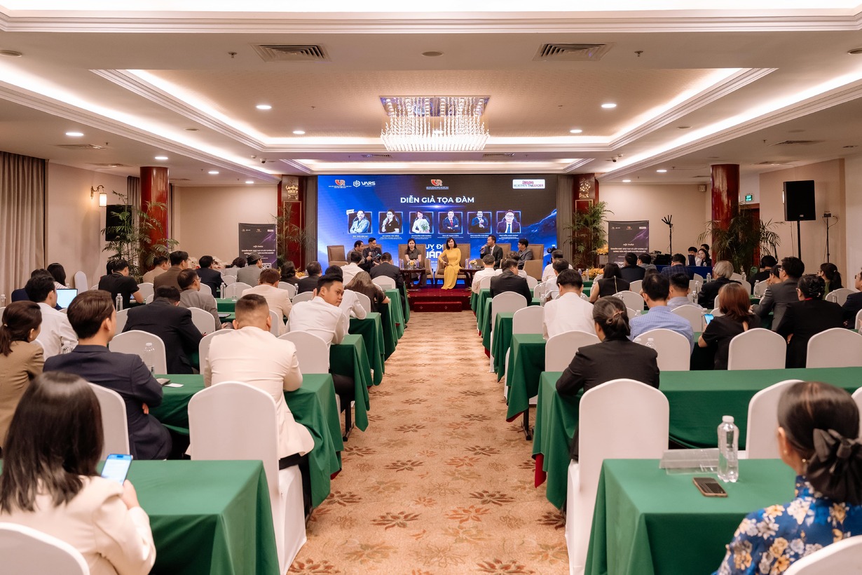 Khảo sát bất ngờ: 89% môi giới bất động sản chưa có chứng chỉ, luật sư cảnh báo nguy cơ phạt tiền và tranh chấp- Ảnh 1. Khảo sát bất ngờ: 89% môi giới bất động sản chưa có chứng chỉ, luật sư cảnh báo nguy cơ phạt tiền và tranh chấp- Ảnh 1.