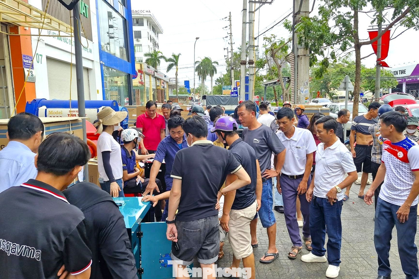 Nườm nượp mua máy phát điện, chấp nhận giá cao, nhiều nơi 'cháy' hàng- Ảnh 1.