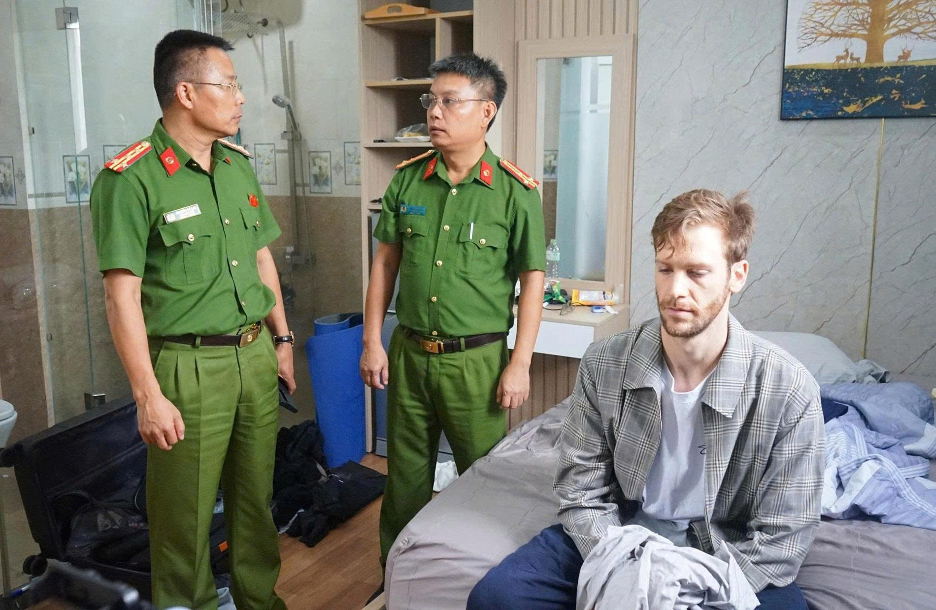 Bất ngờ với hành trình và "kho chứa vàng" của đối tượng cướp tiệm vàng ở Đà Nẵng- Ảnh 3. Bất ngờ với hành trình và "kho chứa vàng" của đối tượng cướp tiệm vàng ở Đà Nẵng- Ảnh 3.